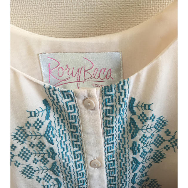 FOREVER 21(フォーエバートゥエンティーワン)のRory Beca 刺繍 コラボキャミ レディースのトップス(シャツ/ブラウス(半袖/袖なし))の商品写真