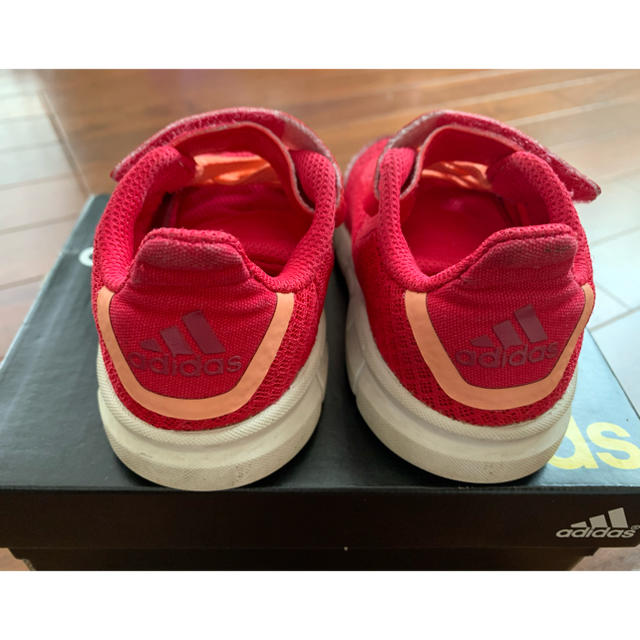 adidas(アディダス)のアディダス　キッズ　スニーカー キッズ/ベビー/マタニティのベビー靴/シューズ(~14cm)(スニーカー)の商品写真