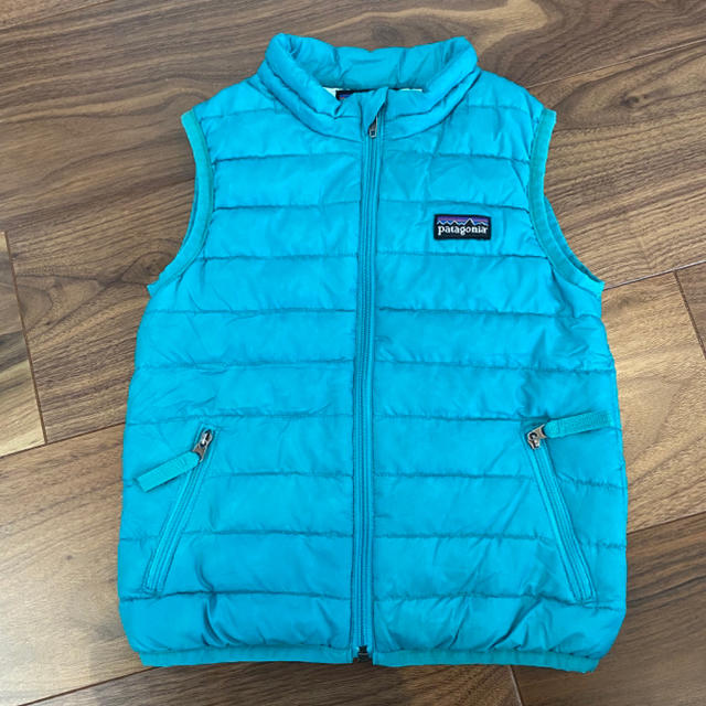 patagonia(パタゴニア)のパタゴニア　ダウンベスト　キッズ　2T キッズ/ベビー/マタニティのキッズ服男の子用(90cm~)(ジャケット/上着)の商品写真