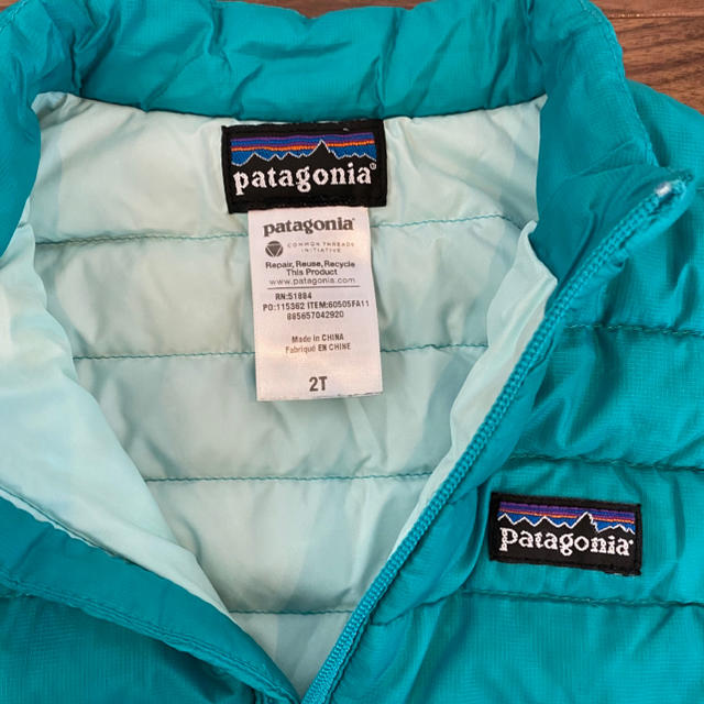 patagonia(パタゴニア)のパタゴニア　ダウンベスト　キッズ　2T キッズ/ベビー/マタニティのキッズ服男の子用(90cm~)(ジャケット/上着)の商品写真