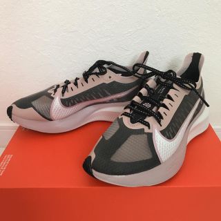 ナイキ(NIKE)のNIKE  ナイキ　新品　ズームグラヴィティ　22.5㎝　emni ランニング(スニーカー)