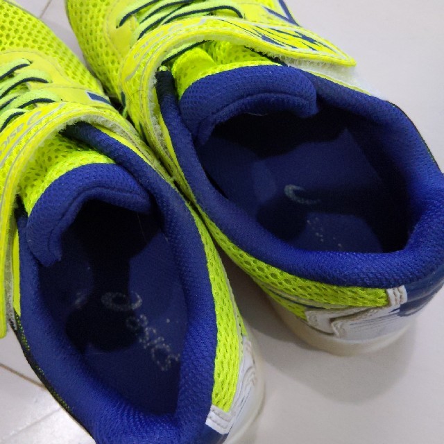 asics(アシックス)のアシックス22センチ キッズ/ベビー/マタニティのキッズ靴/シューズ(15cm~)(スニーカー)の商品写真