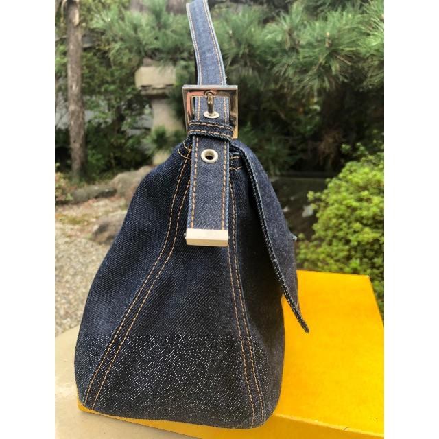 FENDI(フェンディ)のレア　FENDI　フェンディ　デニムバッグ レディースのバッグ(ショルダーバッグ)の商品写真