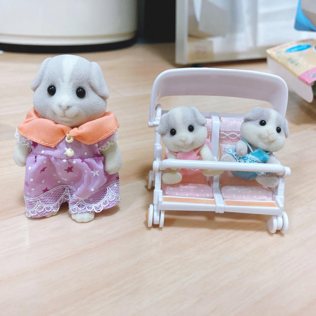 シルバニアファミリー ギニーピッグのお母さん・ふたごちゃん&ベビーカーセット シルバニアファミリー ギニーピッグのお母さん・ふたごちゃん&ベビーカーセット