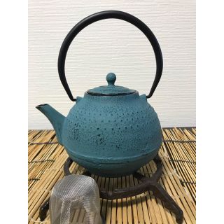 【新品、未使用、茶漉付】鉄鋳造　カラー鉄瓶　茶漉付　直火ＯＫ(金属工芸)