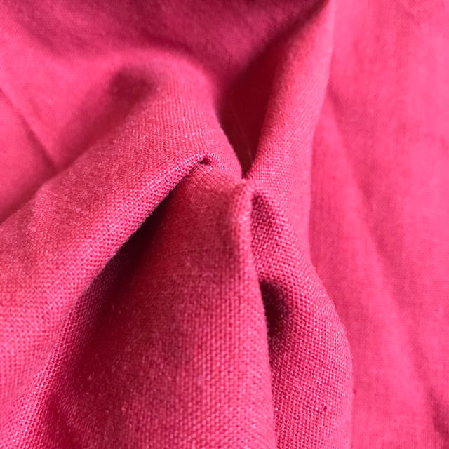綿　はぎれ　赤エンジ ハンドメイドの素材/材料(生地/糸)の商品写真