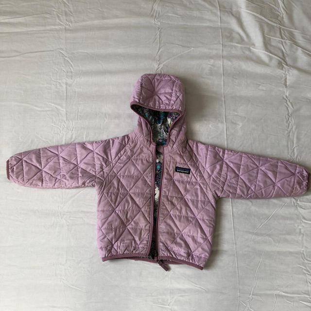 patagonia(パタゴニア)のパタゴニアキッズ  女の子　2T キッズ/ベビー/マタニティのキッズ服男の子用(90cm~)(ジャケット/上着)の商品写真