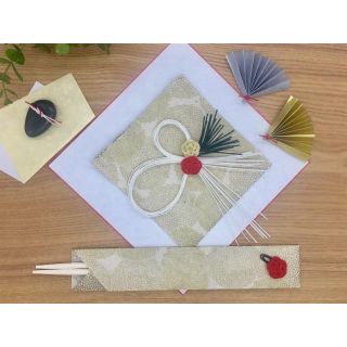 シンプルモダンなお食い初めセット 金 歯固め石付き(お食い初め用品)