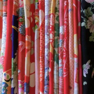 古布正絹はぎれ２０枚セット（た）＊縮緬＊錦紗＊平絹など(生地/糸)