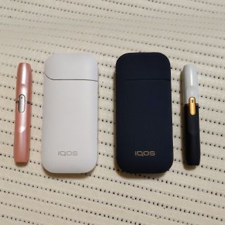 アイコス(IQOS)のIQOS 2.4plus 本体２個　スティック2本　お掃除キッド(タバコグッズ)