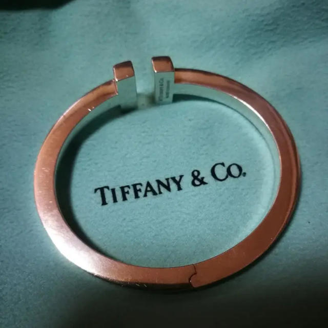 Tiffany & Co.(ティファニー)のティファニー　バングル　シルバー　Tスクエア TIFFNY レディースのアクセサリー(ブレスレット/バングル)の商品写真