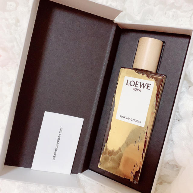 LOEWE - ロエベ オーラ ピンク マグノリア オードパルファン 50ml の通販 by .｜ロエベならラクマ