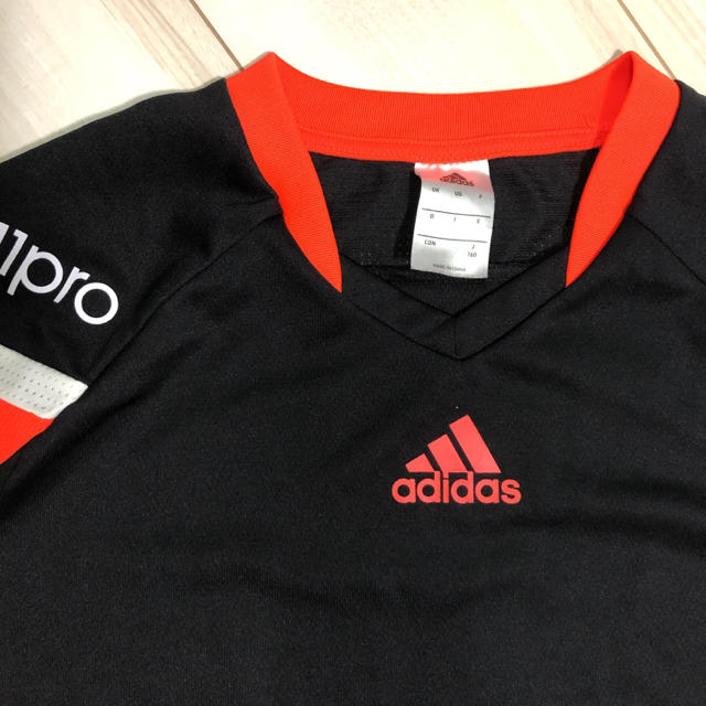 adidas(アディダス)のアディダス ロングTシャツ 160センチ スポーツ/アウトドアのサッカー/フットサル(ウェア)の商品写真