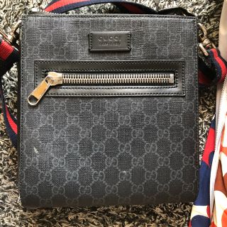 グッチ(Gucci)のGUCCIショルダーバッグ(ショルダーバッグ)