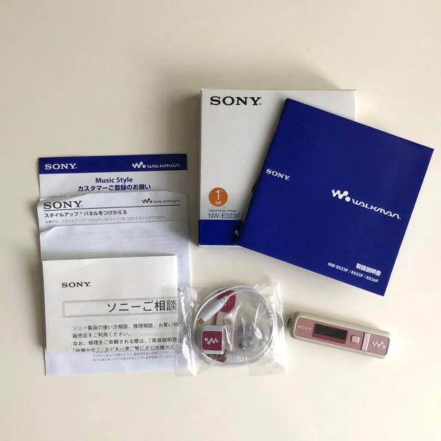 SONY(ソニー)のウォークマン【SONY NW-E023F】 スマホ/家電/カメラのオーディオ機器(ポータブルプレーヤー)の商品写真