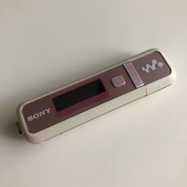 SONY(ソニー)のウォークマン【SONY NW-E023F】 スマホ/家電/カメラのオーディオ機器(ポータブルプレーヤー)の商品写真