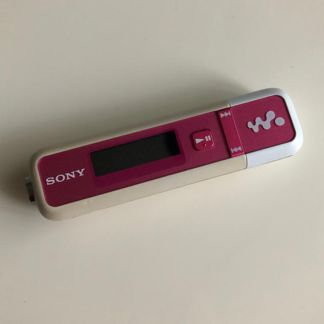 SONY(ソニー)のウォークマン【SONY NW-E023F】 スマホ/家電/カメラのオーディオ機器(ポータブルプレーヤー)の商品写真