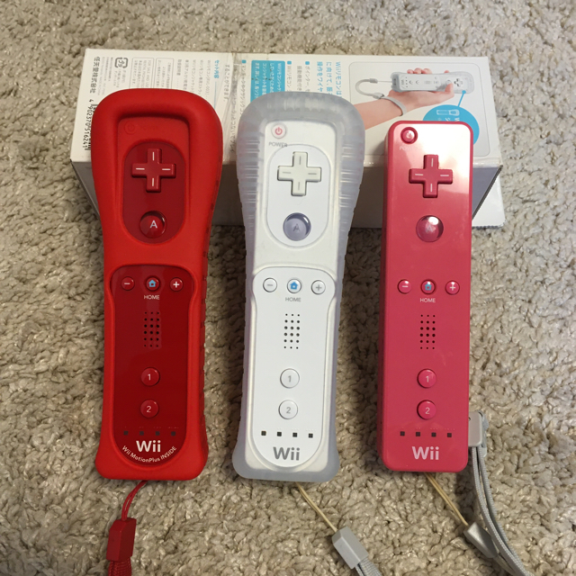 Wii(ウィー)のwii リモコン コントローラー エンタメ/ホビーのゲームソフト/ゲーム機本体(家庭用ゲーム機本体)の商品写真