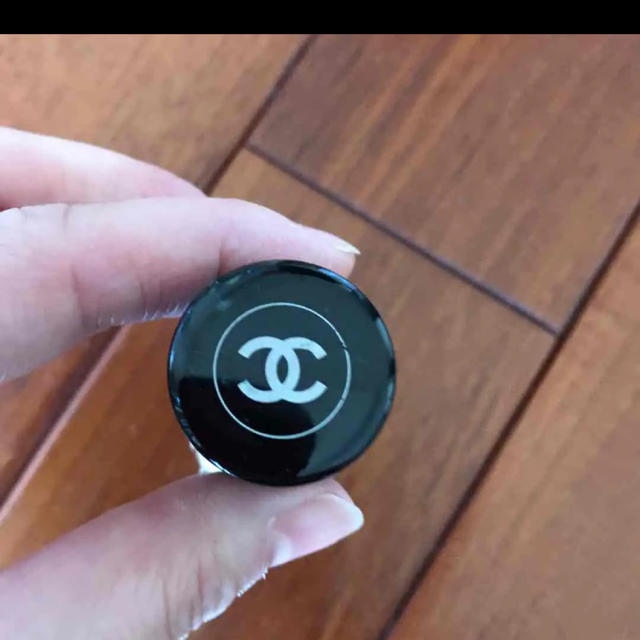 CHANEL(シャネル)のCHANELかきぶらし コスメ/美容のメイク道具/ケアグッズ(チーク/フェイスブラシ)の商品写真