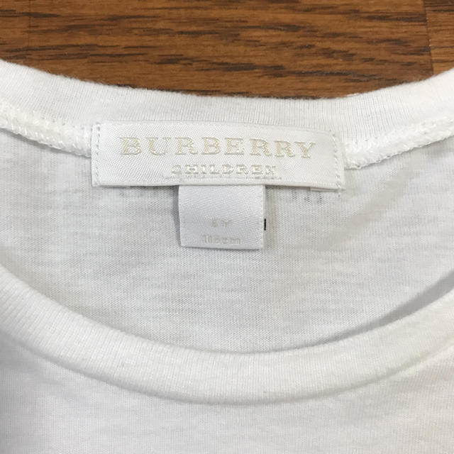 BURBERRY(バーバリー)のBurberry 半袖シャツ 110センチ キッズ/ベビー/マタニティのキッズ服女の子用(90cm~)(Tシャツ/カットソー)の商品写真