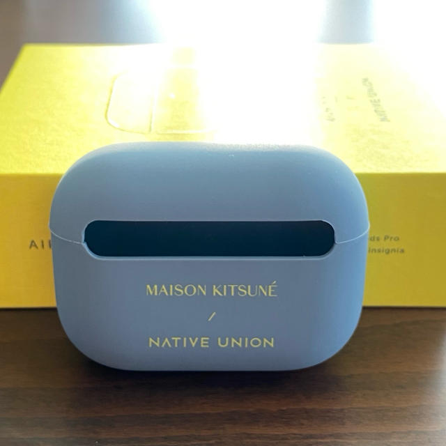 MAISON KITSUNE'(メゾンキツネ)の新品 メゾンキツネ Airpods pro ケース ブルー 青 スマホ/家電/カメラのスマホアクセサリー(モバイルケース/カバー)の商品写真