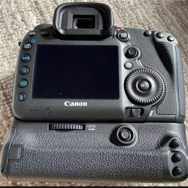 Canon(キヤノン)のCANON  EOS  5DS 本体とグリップです　専用様 スマホ/家電/カメラのカメラ(デジタル一眼)の商品写真
