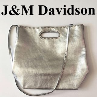 ジェイアンドエムデヴィッドソン(J&M DAVIDSON)のJ&M Davidson 完売レアカラー！シルバー IRIS バッグ　スタッズ(ハンドバッグ)