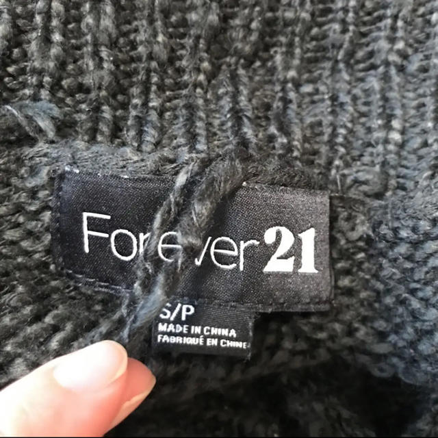 FOREVER 21(フォーエバートゥエンティーワン)のFOREVER21 ニットカーディガン レディースのトップス(カーディガン)の商品写真