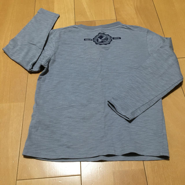 120cm  グレーの長袖Ｔシャツ キッズ/ベビー/マタニティのキッズ服男の子用(90cm~)(Tシャツ/カットソー)の商品写真