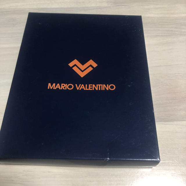 VALENTINO(ヴァレンティノ)の　Mario VALENTINO ハンドタオル レディースのファッション小物(ハンカチ)の商品写真
