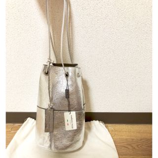 イエナ(IENA)のタグ付き 新品 マルコマージ 巾着レザーバッグ シルバー(ショルダーバッグ)