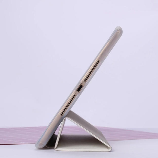 Apple(アップル)のfor ipad10.2inch 専用　スヌーピーケース　新品 スマホ/家電/カメラのスマホアクセサリー(iPadケース)の商品写真