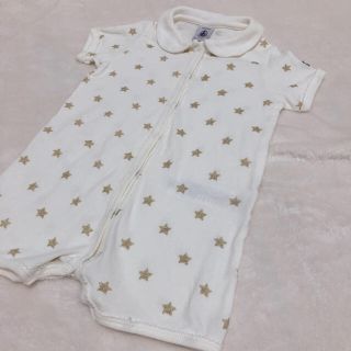 プチバトー(PETIT BATEAU)のPETITBATEAUプチバトー 半袖襟付き星柄ロンパース(ロンパース)