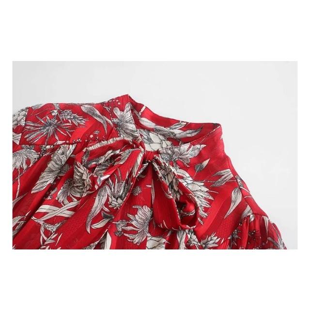 ZARA(ザラ)の🍁秋新作🍁2475◆red レトロ 花柄 ブラウス レディースのトップス(シャツ/ブラウス(長袖/七分))の商品写真