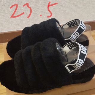 アグ(UGG)の【23.5cm】UGG サンダル 黒 新品未使用(サンダル)