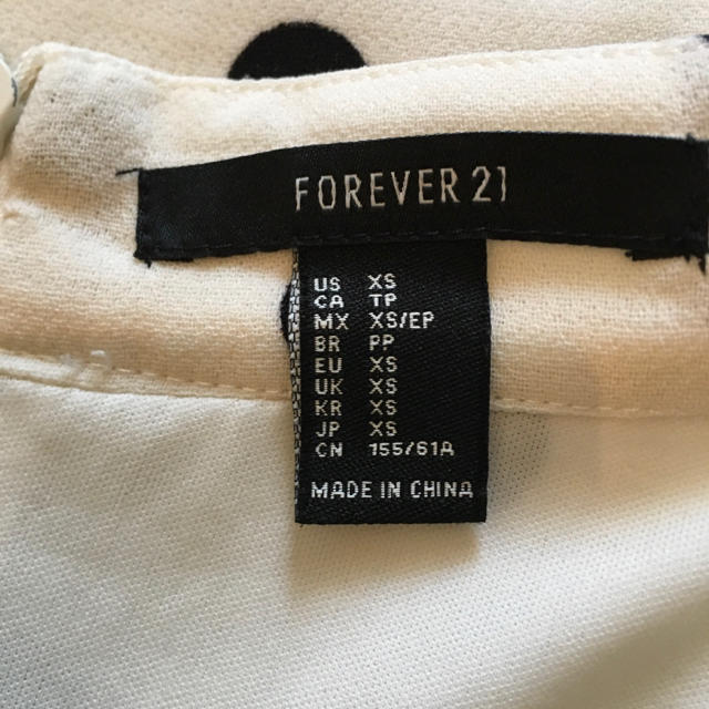 FOREVER 21(フォーエバートゥエンティーワン)のアイボリー+ドット/Aライン/フレアミニスカート レディースのスカート(ミニスカート)の商品写真