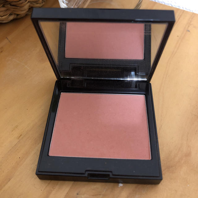 laura mercier(ローラメルシエ)のブラッシュカラーインフュージョン チャイ コスメ/美容のメイク道具/ケアグッズ(チーク/フェイスブラシ)の商品写真