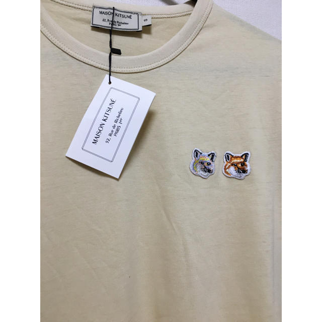 MAISON KITSUNE'(メゾンキツネ)のメゾンキツネ　シャツ　ベージュ レディースのトップス(Tシャツ(半袖/袖なし))の商品写真