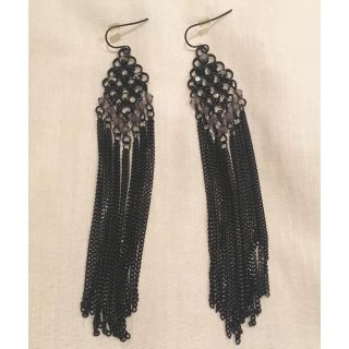 ザラ(ZARA)のロングピアス  ブラック フリンジ 新品(ピアス)