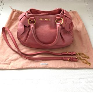 ミュウミュウ(miumiu)のmiumiu  ショルダーバッグ　ハンドバッグ(ショルダーバッグ)