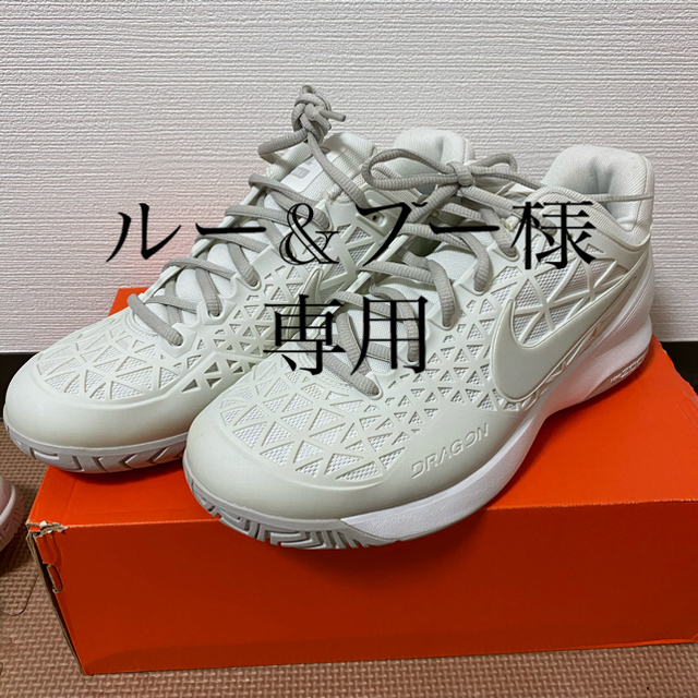 NIKE(ナイキ)の大幅値下げ！NIKE ZOOM CAGE 2 新品未使用　白　ユニセックス レディースの靴/シューズ(スニーカー)の商品写真