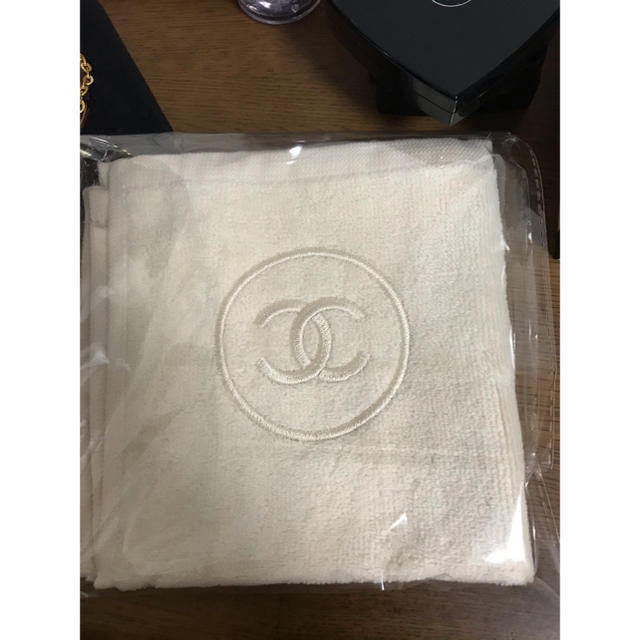 CHANEL(シャネル)のシャネル　サブリマージュ　ハンドタオル　ノベルティ　非売品 レディースのファッション小物(ハンカチ)の商品写真