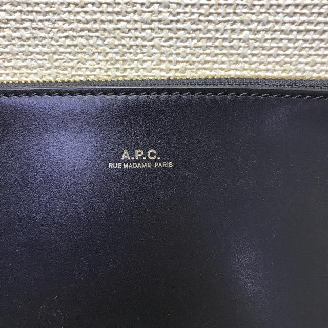 A.P.C(アーペーセー)の【11/30まで 専用取置き】金沢店限定‼️ A.P.C アーペーセー  レディースのバッグ(クラッチバッグ)の商品写真