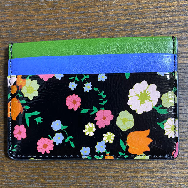 Tory Burch(トリーバーチ)の新品☆トリーバーチ 花柄カードケース レディースのファッション小物(名刺入れ/定期入れ)の商品写真