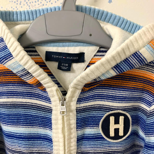 TOMMY HILFIGER(トミーヒルフィガー)のトミーフィルフィガー　ニット　パーカー　2T キッズ/ベビー/マタニティのベビー服(~85cm)(カーディガン/ボレロ)の商品写真