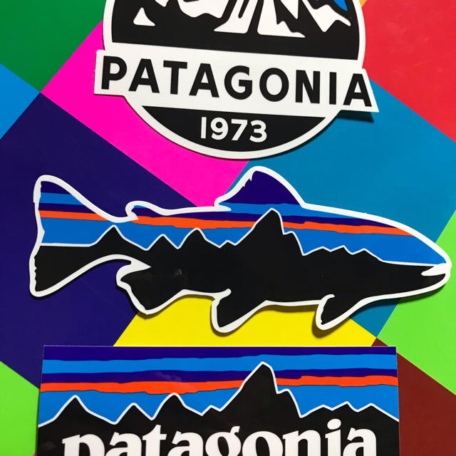 patagonia(パタゴニア)の★最新作★新品未使用　パタゴニア　フィッツロイ柄ステッカー　3枚セット　スコープ スポーツ/アウトドアのアウトドア(その他)の商品写真