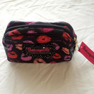 ベッツィジョンソン(BETSEY JOHNSON)のBETSEYリップポーチ(ポーチ)