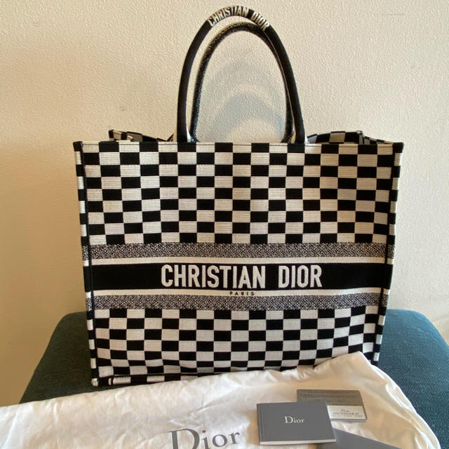 Christian Dior(クリスチャンディオール)のdior★ディオール★ブックトート★ レディースのバッグ(トートバッグ)の商品写真