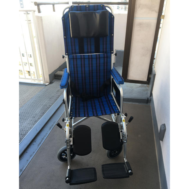 リクライニング車椅子　介護用品カワムラ製品のサムネイル