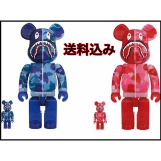 アベイシングエイプ(A BATHING APE)のBAPE×BE@RBRICK CLEAR CAMO SHARK 青&ピンク(その他)